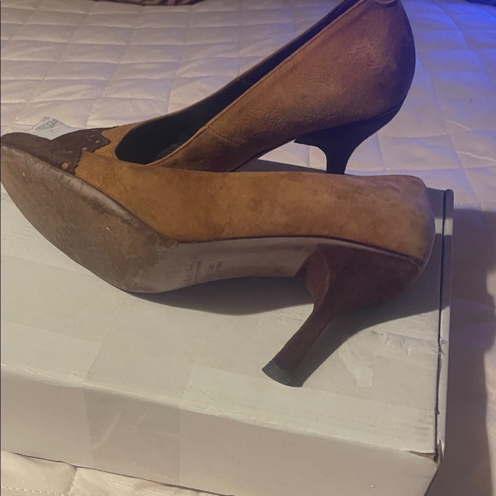 Chic Two-Tone Women's Heels - Picture 4 of 4